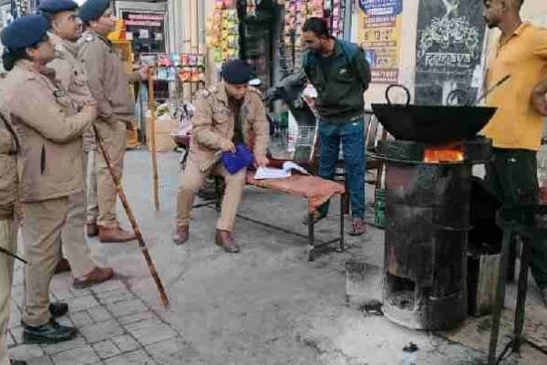 फुटपाथो/मुख्य मार्गों पर किये गये अतिक्रमण पर दून पुलिस का एक्शन जारी, 10 के विरूद्ध मुकदमे दर्ज