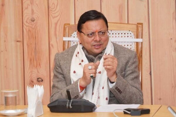 ‘वोकल फॉर लोकल’ को बढ़ावा दे रहे हैं सीएम धामी, मलारी और मुनस्यारी सहित पहाड़ के अन्य क्षेत्रों के ट्वीड से बनी जैकेट, मफलर को पहन रहे हैं मुख्यमंत्री