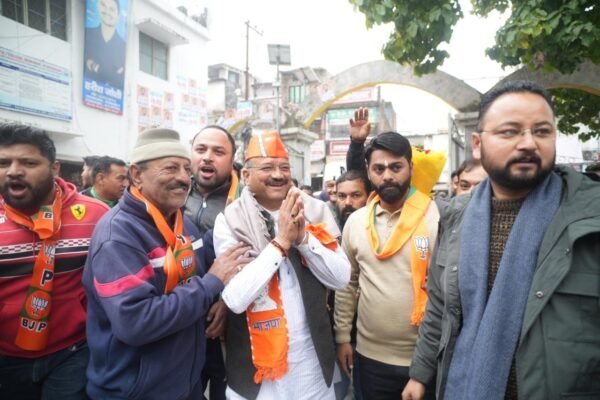 भाजपा महापौर प्रत्याशी सौरभ थपलियाल ने चुनावी रणभूमि के अंतर्गत पकड़ी रफ्तार