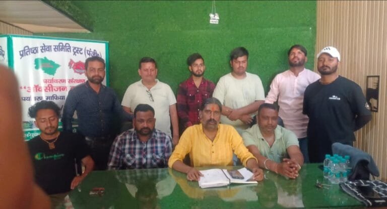 गौकशी प्रकरण मे हिंदू संघटनों के द्वारा एक प्रेस कॉन्फ्रेंस प्रतिष्ठा सेवा समिति ट्रस्ट ऑफिस बाय पास रोड विकासनगर पर की गई है!