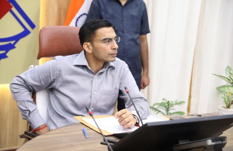 डीएम के निर्देश, हर घर तक शुद्ध पेयजल आपूर्ति, जिला प्रशासन की प्राथमिकता