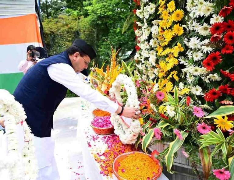 मुख्यमंत्री ने कारगिल विजय दिवस पर शहीद स्मारक पर पुष्प चक्र अर्पित कर शहीदों को दी श्रद्धांजलि, परमवीर चक्र विजेताओं की अनुग्रह राशि 50 लाख से बढ़ाकर की गई डेढ़ करोड़
