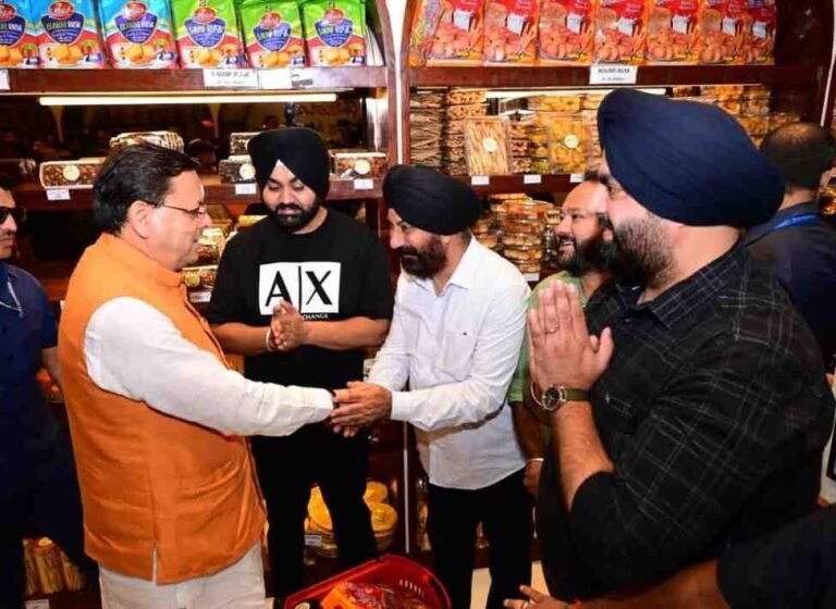 मुख्यमंत्री धामी ने दुकानों का किया निरीक्षण, नई दरों को बताया जनहित में ऐतिहासिक निर्णय