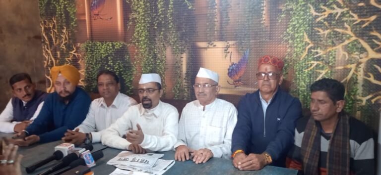 कांग्रेस के नेताओं ने की प्रेस वार्ता