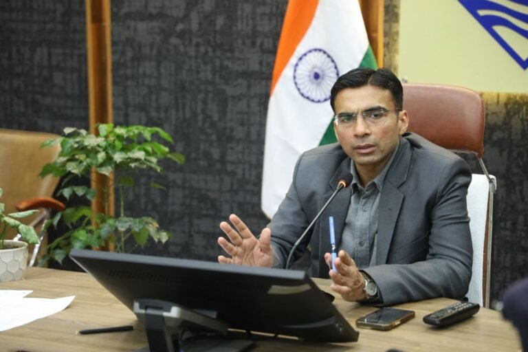 जिलाधिकारी सविन बंसल त्वरित निर्णय क्षमता और जनसमस्याओं के समाधान के प्रति उनकी प्रतिबद्धता ने लोगों में भरोसा जगाया
