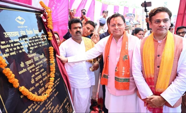 मुख्यमंत्री पुष्कर सिंह धामी ने सितारगंज के शक्तिफार्म को सिडकुल क्षेत्र से जोड़ने हेतु सिसौना नदी पर 11 करोड़ 41 लाख की लागत से निर्मित होने वाले स्पान सीसी पुल का किया शिलान्यास