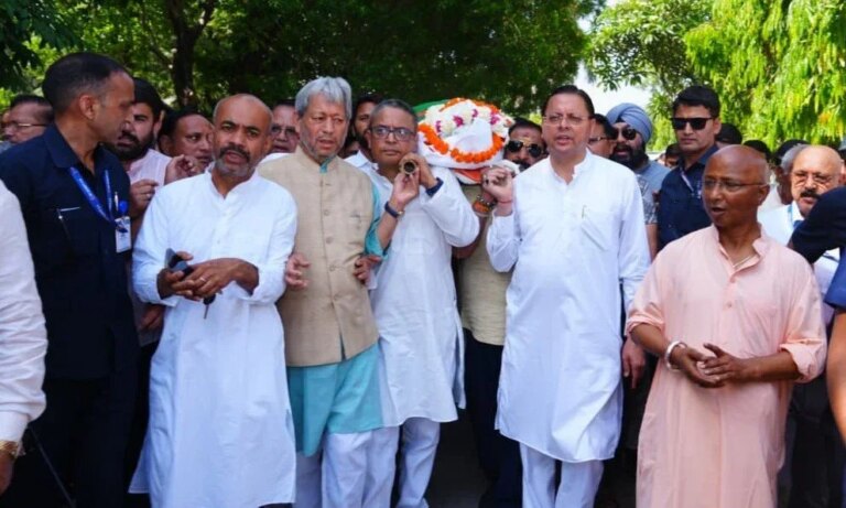 पूर्व मुख्यमंत्री भुवन चंद्र खंडूड़ी की अंतिम यात्रा में उमड़ा जनसैलाब