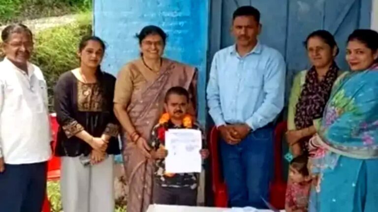 पिथौरागढ़ के बस्तड़ी गांव में कद नहीं, किरदार की हुई जीत, 3 फीट के चन्नू बने निर्विरोध उपप्रधान