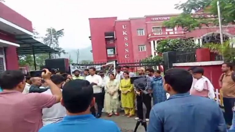 सहायक अध्यापक भर्ती पर गहराता विवाद, कोर्ट से लेकर सड़क तक पहुंचा मामला