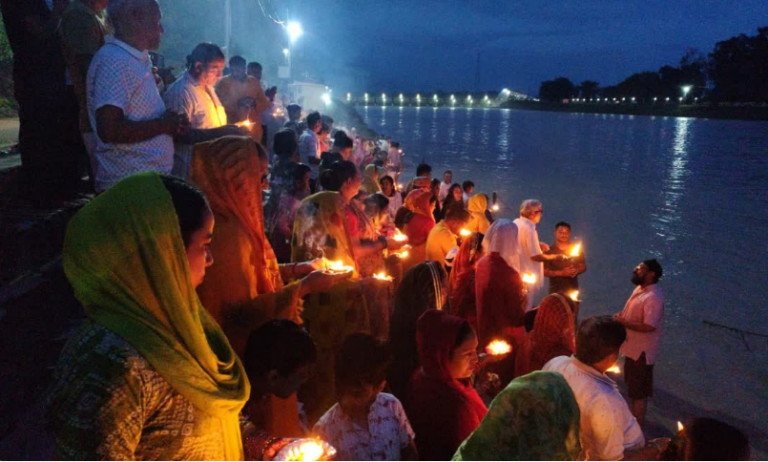 हरिद्वार-ऋषिकेश नहीं जा पा रहे तो बनबसा आइए, यहां 12 साल से हो रही मां शारदा की आरती, मिलता है ये पवित्र संदेश